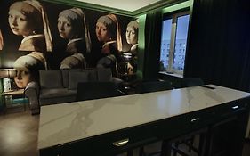 City Center Apartment Near Public Swimming Pool